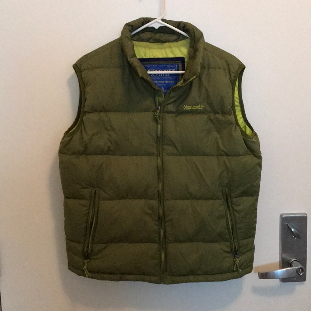 Men’s Abercrombie down vest